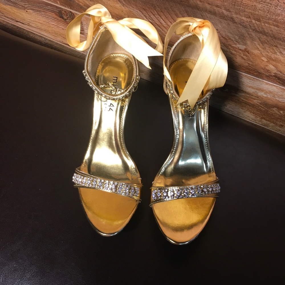 Gently worn Size 8 Gold and Diamond Heels